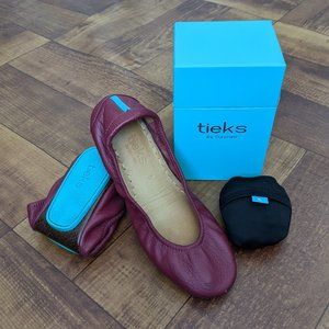 Tieks Classic Burgundy foldable leather flats - Size 5